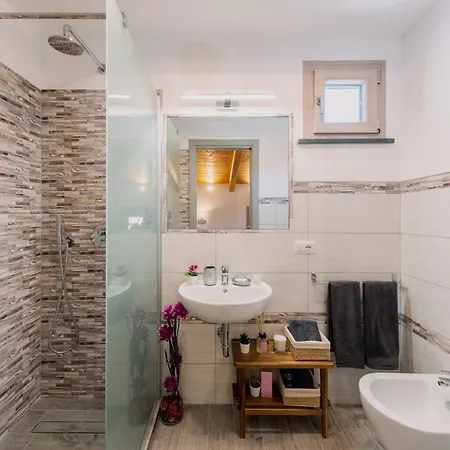 Cozy Penthouse With Panoramic Terrace Apartment Pontone